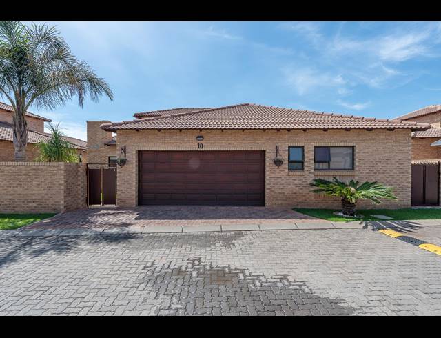 3 BEDROOM TOWNHOUSE SOLD IN NEW MARKET PARK